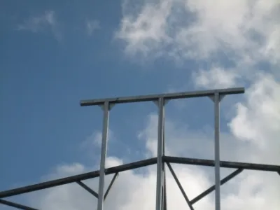 Fabrication d’une enseigne publicitaire en acier - Magasin à Anglet (64).