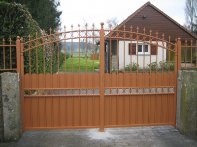 Fabrication portail, portillon et clôture en forme arrondie ...