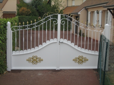Fabrication d’un portail 2 vantaux avec peinture 2 couleurs.