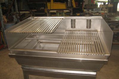 Fabrication d’un barbecue inox avec grille réglable en hauteur - restaurant à Boucau (40).