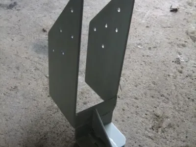 Fabrication de sabots de charpente et fabrication d’une table pour conception de murs ossature bois.