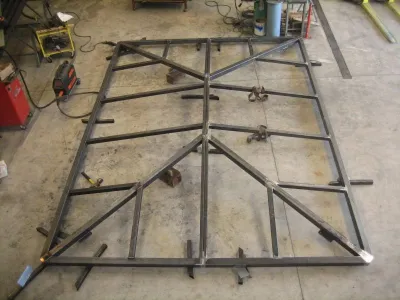 Fabrication d’une verrière en acier.