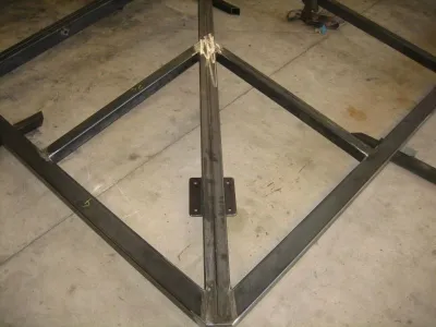 Fabrication d’une verrière en acier.