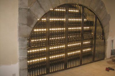 Fabrication d’une cave à vin à l’auberge du petit Bayonne (64)