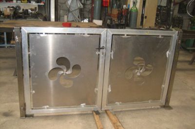 Fabrication d’un petit portillon double vantaux avec croix Basque - Biarrit (64).
