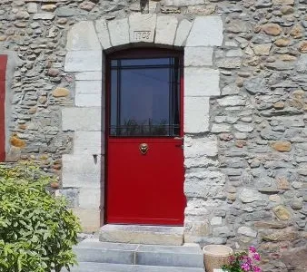 Fabrication d’un portail acier galvanisé avec peinture thermolaquée. Portail à 2 vantaux avec tôle de partie supérieure amovible - Bayonne (64).