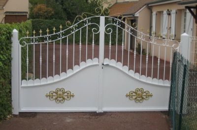 Fabrication d’un portail 2 vantaux avec peinture 2 couleurs.