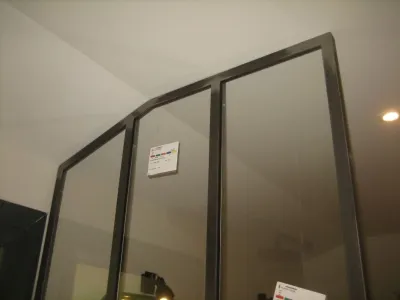 Fabrication d’une verrière de douche sur mesure.