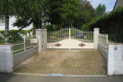 Fabrication d’un portail, portillon et clôture avec peinture exoxy 2 couleurs - Pau (64).