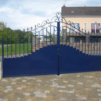 Fabrication d’un portail 2 vantaux avec clôtures avec galvanisation et peinture epoxy.