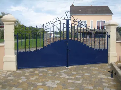 Fabrication d’un portail 2 vantaux avec clôtures avec galvanisation et peinture epoxy.