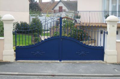 Fabrication d’un portail 2 vantaux avec clôtures avec galvanisation et peinture epoxy.