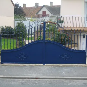 Fabrication d’un portail 2 vantaux avec clôtures avec galvanisation et peinture epoxy.