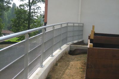 Fabrication de garde corps galvanisés - Clinique à Cambo les Bains (64).